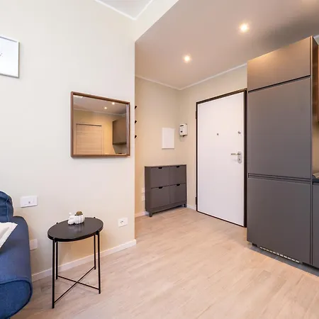 Modern 2br With Private Balcony, Steps To Metro Apartmán Milán
