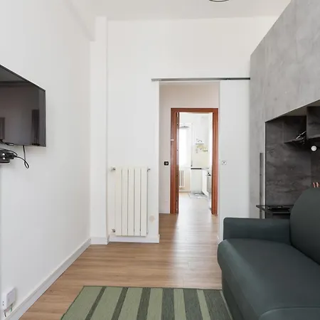 Guesthost - Corso Lodi Modern With Balcony דירה *