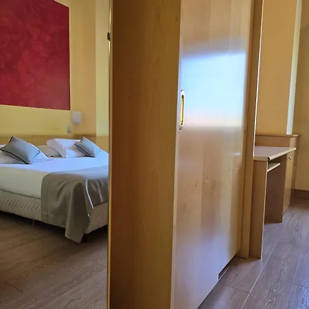 Mokinba Sant'ambroeus Hotell 3*