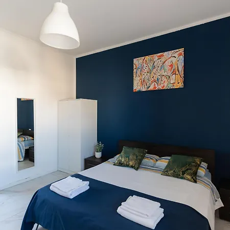 Behind Duomo 招待所 *