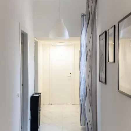 招待所 Behind Duomo *