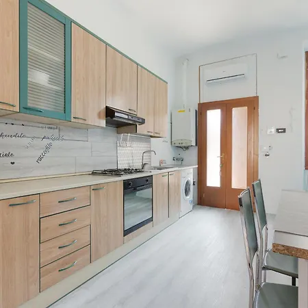 Guesthost - Turquoise Mini Flat Near Fs