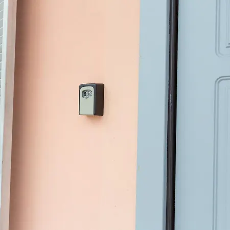 Stylish Studio, Skyline View, Modern Amenities *