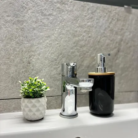 In Garibaldi Station And Self Check In 4 People Appartamento