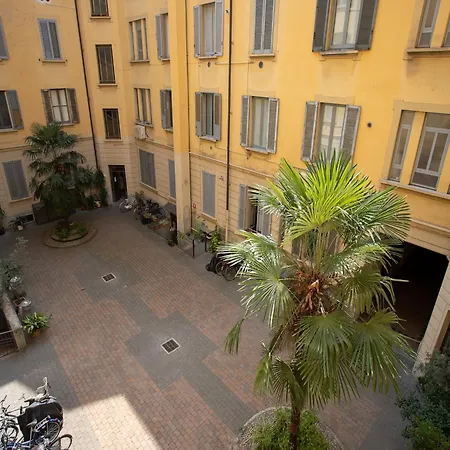 The Rent - Beautiful With Balcony In Porta Romana Milán