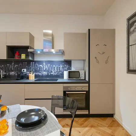 Ihost Console Marcello 4 Apartment Milan