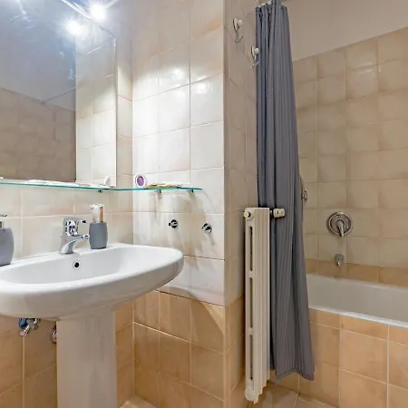 Arcimboldi Terrace - Parking Private Included, Free Wifi & Ac * Milán