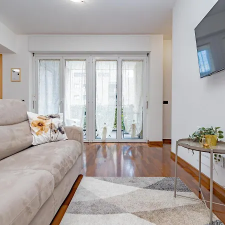 Arcimboldi Terrace Private Parking - Fast Wifi - Ac