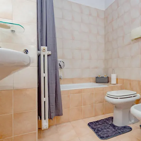 Arcimboldi Terrace - Parking Private Included, Free Wifi & Ac Apartamento