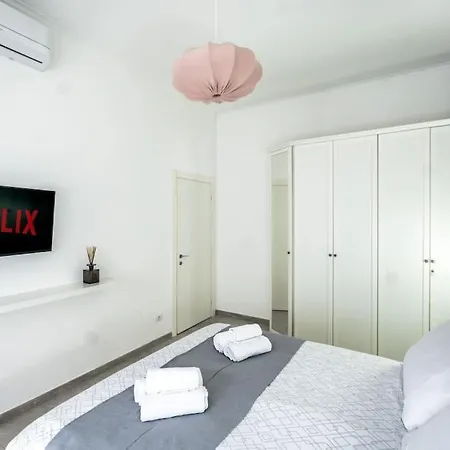 Roomy 6 Guests, Launchpad, 30mts To Loreto M1 M2 Apartment *