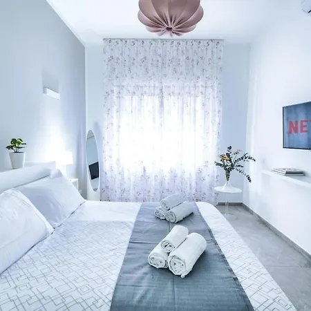 Roomy 6 Guests, Launchpad, 30mts To Loreto M1 M2 Apartment *