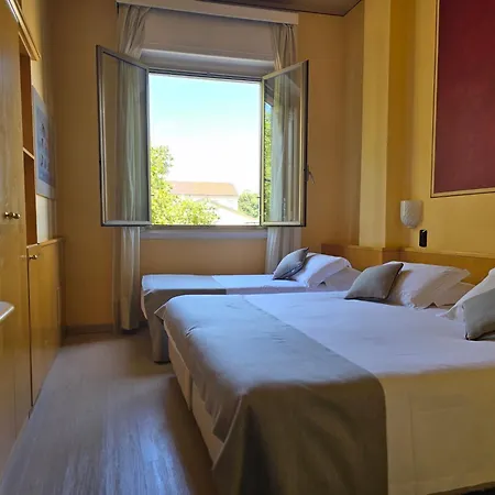 Mokinba Sant'ambroeus Hotell 3*