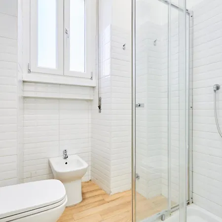 Spacious Flat Close To Fondazione Prada & Metro Апартаменты Милан
