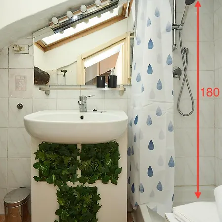Apartament Cozy House - 20 Minutes Walk From Duomo-navigli Mediolan