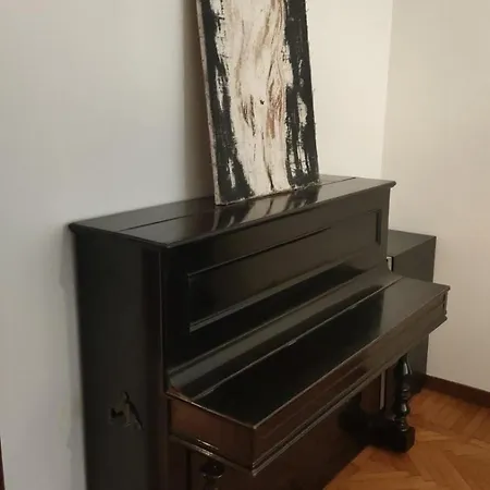 Very Big At 3 Minutes On Foot From Duomo Cathedral Milaan