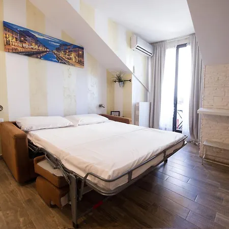 Amazing Attic Max 10 People With Parking & Wifi, Near To 3 Tram Lines And To The Metro - Well Connected To Airports And To The Train Station Apartament Mediolan