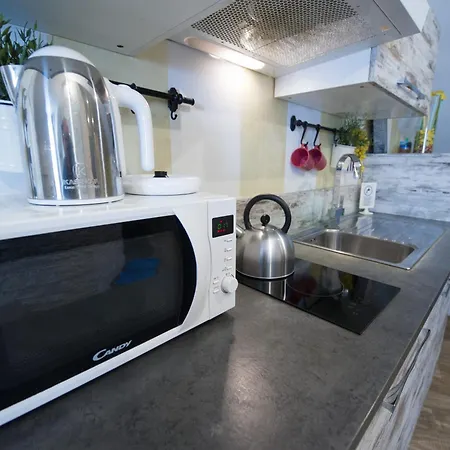 Apartament Amazing Attic Max 10 People With Parking & Wifi, Near To 3 Tram Lines And To The Metro - Well Connected To Airports And To The Train Station