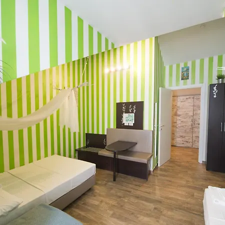 Apartament Amazing Attic Max 10 People With Parking & Wifi, Near To 3 Tram Lines And To The Metro - Well Connected To Airports And To The Train Station
