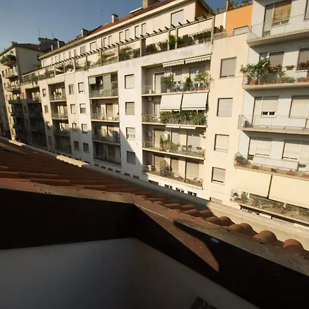 Amazing Attic Max 10 People With Parking & Wifi, Near To 3 Tram Lines And To The Metro - Well Connected To Airports And To The Train Station Mediolan
