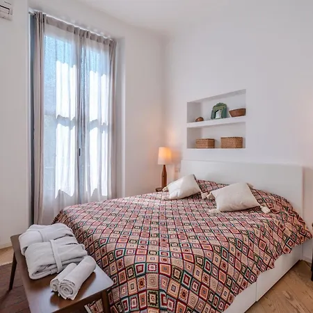 Apartment Luminoso Bilocale In Zona Navigli, Vicino Metro M2