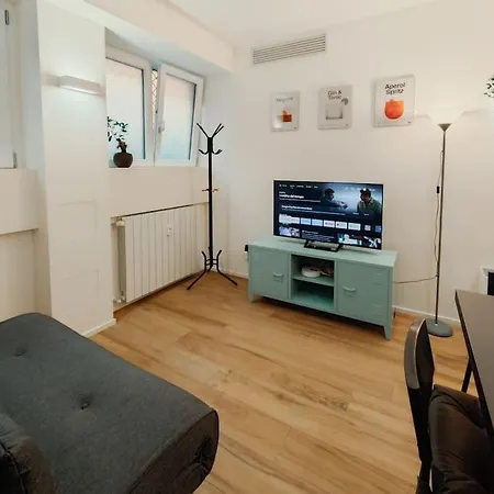 Apartment Carlo - 15 Min From Duomo Milan