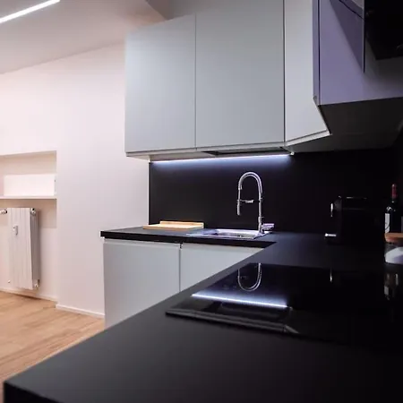 Carlo - 15 Min From Duomo Apartment *