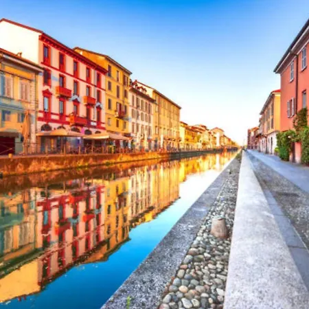 Oasis On Water In The Center Of Daire Milano