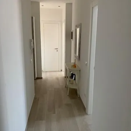 Trilocale Con Vista E Due Bagni Vicino Citylife Apartment Milan