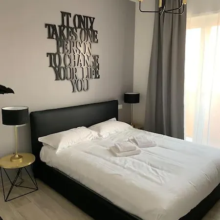 Trilocale Con Vista E Due Bagni Vicino Citylife Милан