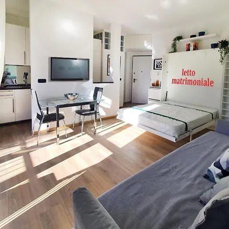 Smart - 1min From The Subway דירה *