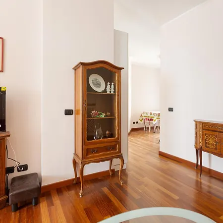 Guesthost - Porta Romana Cozy With Balcony * Milan