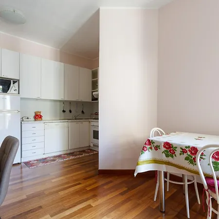 Apartment Guesthost - Porta Romana Cozy With Balcony Milan