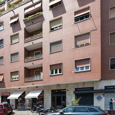 Guesthost - Porta Romana Cozy With Balcony Apartment *