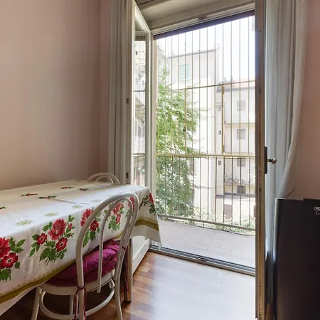 Guesthost - Porta Romana Cozy With Balcony * Milan