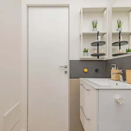 Comfy & Chic Near Universita Iulm & Famagosta-ideal For Work Milano