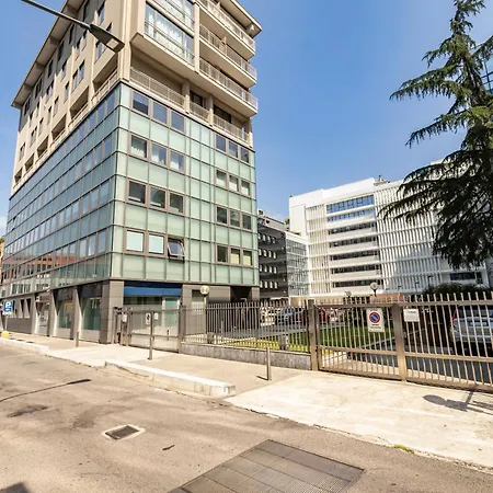 Guesthost - Charming 230m From Isola M5 *