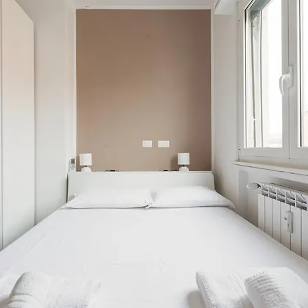 Guesthost - Lorenteggio Gelsomini Cozy Apartamento Milán