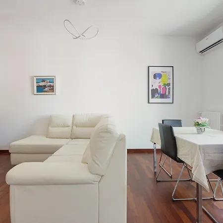 Guesthost - Lorenteggio Gelsomini Cozy *