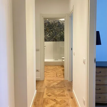 Modern Elegance In Milan's Core * Mediolan