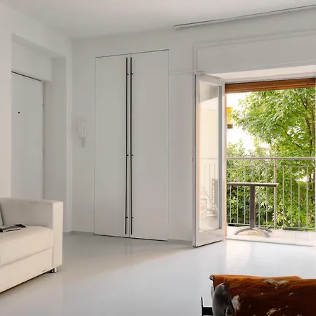 Brera - Bright And Cosy 2 Bedrooms Apt- Via Solferino 아파트 *