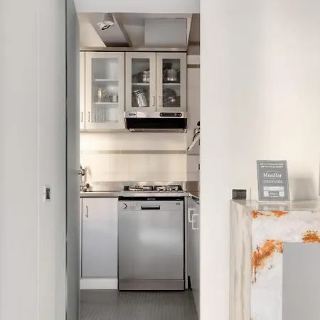 Brera - Bright And Cosy 2 Bedrooms Apt- Via Solferino 밀라노