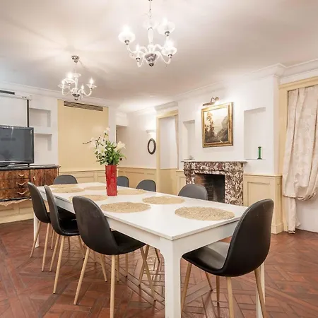 Appartamento Exclusive 4 Bedrooms Near Duomo Milano