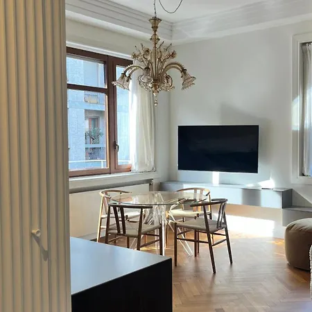 アパート Morozzo1939 - An Authentic Milanese Home, Near Duomo *