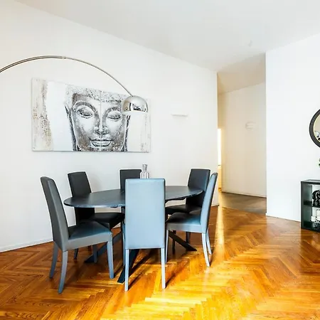 Exclusive 3 Bedrooms Near Duomo * Милан