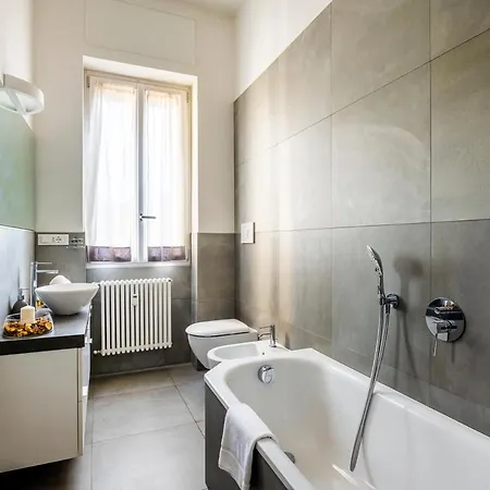 Апартаменты Exclusive 3 Bedrooms Near Duomo Милан
