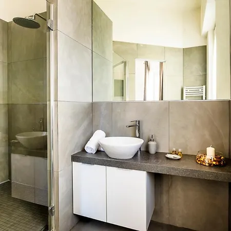 Exclusive 3 Bedrooms Near Duomo Апартаменты Милан