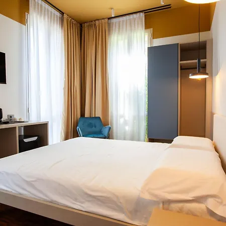 Cvm 19 Hotel *