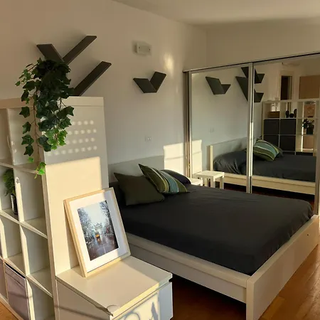 Appartamento Attico Con Balcone In Centro A Isola *