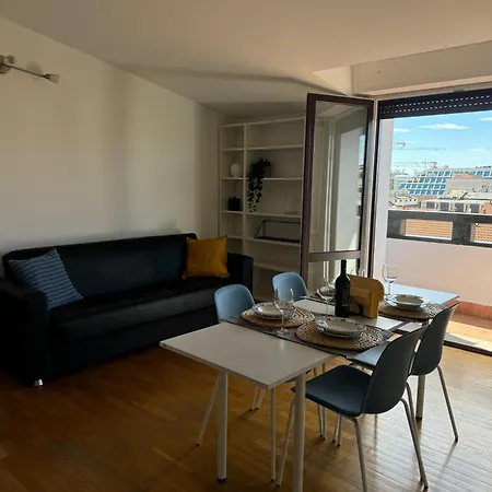 Isola- Attico Con Balcone