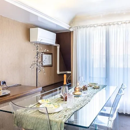 Apartment Attico Di Lusso Con Terrazzo A 10 Minuti Dal Duomo Mailand